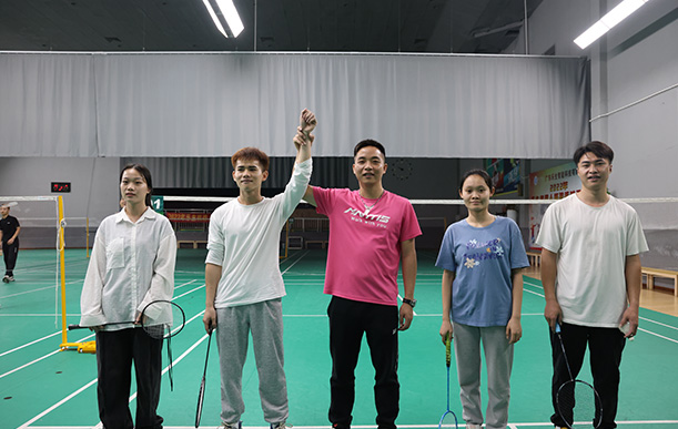 同台竞技，，，，，，，，各展风范